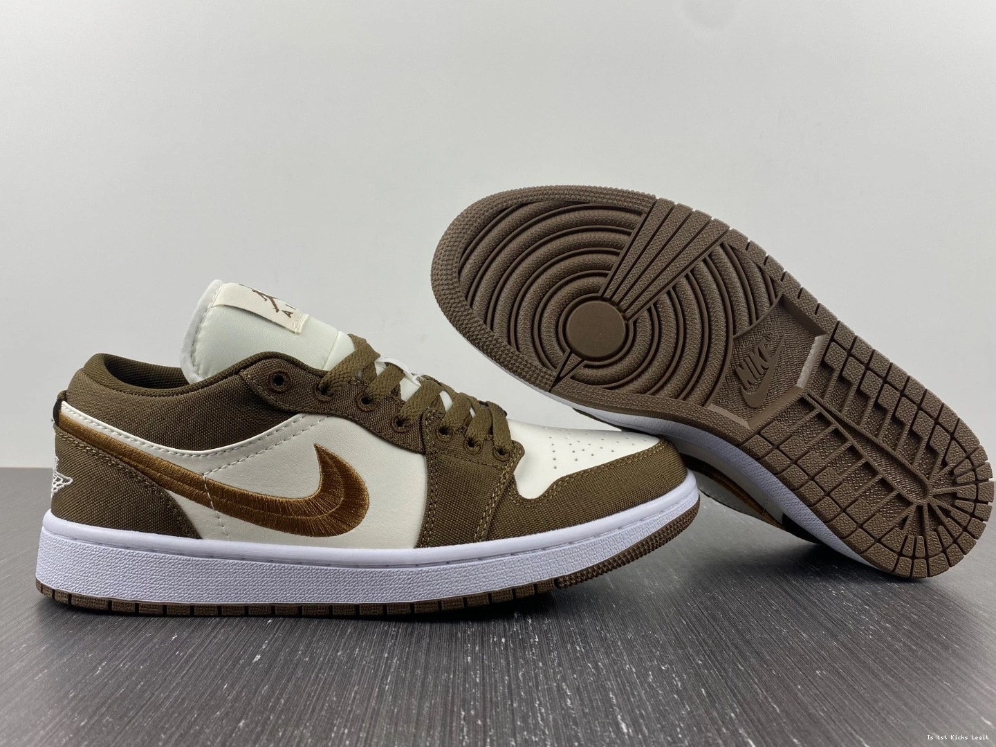 Jordan - (W) Olive Light DV0426-301 Low 1 SE 0920